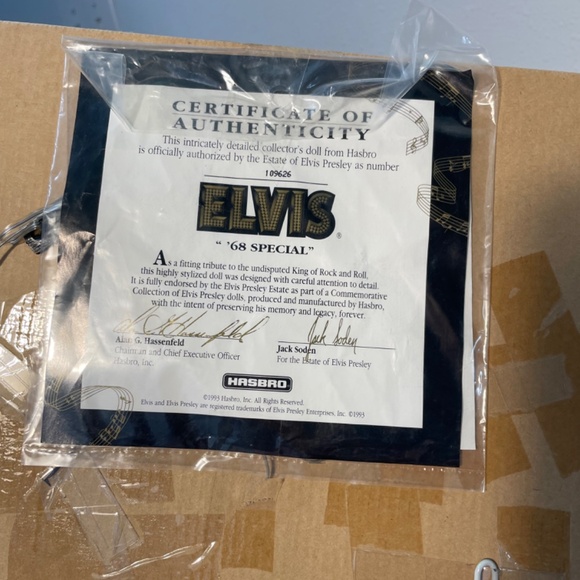 ELVIS 68 SPECIAL Vintage 1993 Commemorative Collection by Hasbro - Picture 8 of 8